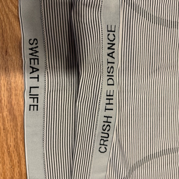 Lululemon striped black razor back tank 8 - Picture 4 of 5